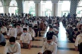 Ribuan Jemaah Salati Jenazah AGH Sanusi Baco di Masjid Raya