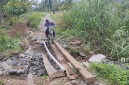 Tosua Wajo Terisolasi akibat Banjir dan Longsor di Hari Lebaran, Relawan DRC-MPBI Tembus Lewat Sidrap
