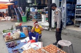 Jajaran Polres Takalar Pantau Protokol Kesehatan di Pasar-pasar