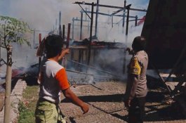 Ditinggal Pergi Pemiliknya, Dua Rumah Hagus Terbakar di Jeneponto