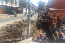 Respon Cepat,  DPU Makassar Terjunkan Satgas Benahi Pelintas Jalan Agar Tidak Ambruk