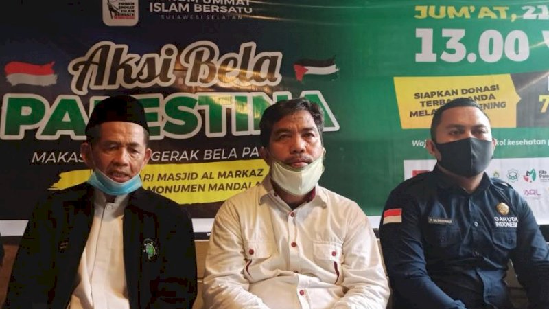 Ustaz Mukhtar Daeng Lau Ketua FUIB Sulsel (tengah).