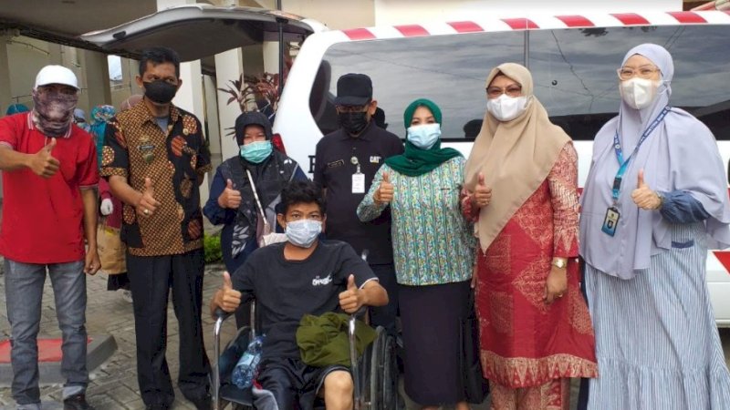 Usai Dirawat Tiga Pekan di RS Nene Mallomo Sidrap, Pasien Dipulangkan ke Subang Jawa Barat