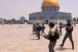 Polisi Israel Tembakkan Gas Air Mata dan Bom Asap ke Jemaah Masjidilaqsa Pasca Gencatan Senjata