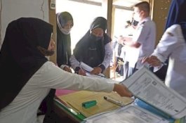 Mengharukan, Pejabat Pemkot Parepare Kunjungi ASN yang Sakit dan Bantu Naikkan Pangkatnya Sebelum Pensiun
