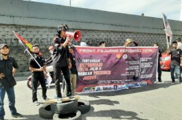 Peringati Hari Reformasi, Aktivis di Makassar Demo Tuntut Agenda Reformasi Dituntaskan