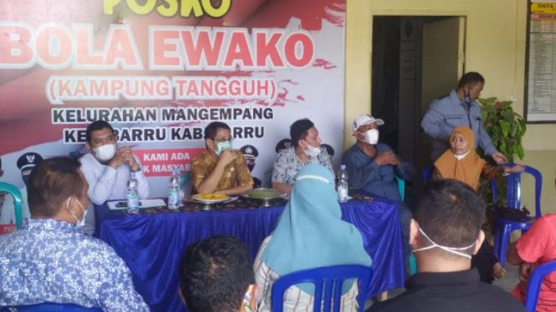 PT Mitra Hijau Asia (MHA) bersilaturahmi dengan warga Garongkong, Kecamatan Barru, Sabtu (22/5/2021).