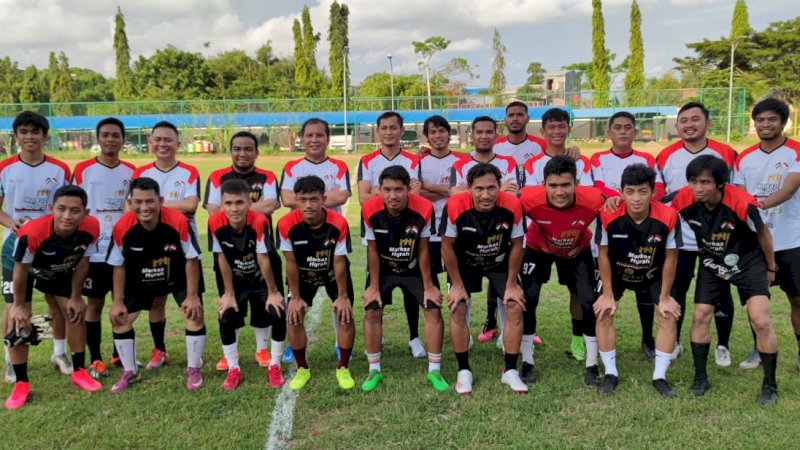 Wali Kota Makassar, Moh. Ramdhan “Danny” Pomanto ikut serta juga dalam aksi laga amal yang dikemas dalam pertandingan sepak bola dengan para pemain PSM,Minggu,(23/5/2821).