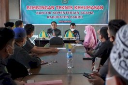 Gelar Bimtek Kehumasan, Kemenag Barru Datangkan Humas Senior Kanwil Kemenag Sulsel