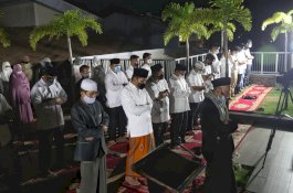 Salat Gerhana di Rooftop Kediaman, Danny Pomanto Ungkap Tugas Covid Hunter yang Segera Diluncurkan