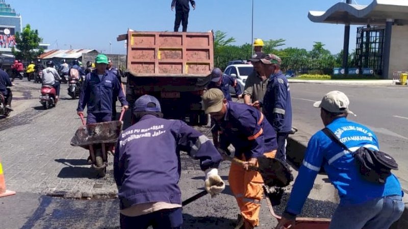 Sudah Lama Berlubang, Jalan Metro Tanjung Bunga Mulai Dibenahi Dinas PU Kota Makassar