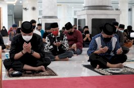 Bupati Gowa Salat Gerhana di Masjid Agung Syekh Yusuf: Semoga Kita Bisa Kembali Hidup Normal