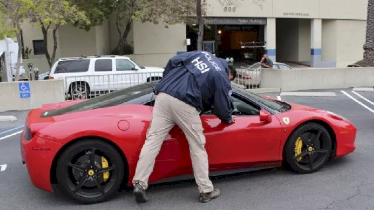 Dapat Bantuan Covid-19 untuk Pemulihan UMKM, Pria Ini Pakai Beli Ferrari, Bentley, dan Lamborghini