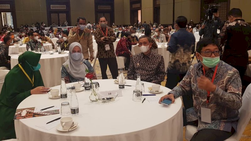 Bupati Luwu Utara, Indah Putri Indriani (kedua dari kiri) saat menghadiri Forum Komunikasi Transmigrasi di Jakarta.