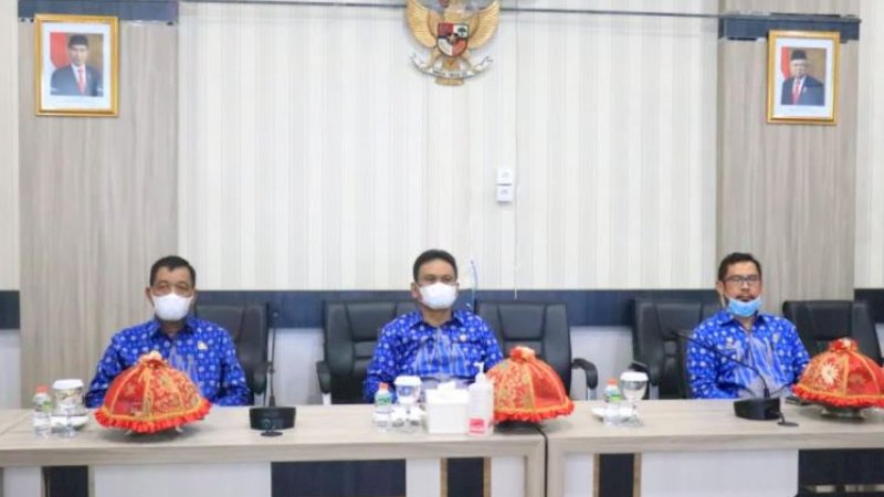 Bupati Barru, Suardi Saleh, didampingi Wakil Bupati Barru, Aska Mappe, dan Plt Kepala Inspektorat, Abdul Rahim.