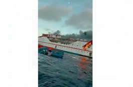 KM Karya Indah Terbakar di Perairan Sula Maluku, Penumpang Panik Terjun ke Laut