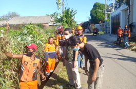 Wujud Pengabdian kepada Masyarakat, PKPT IPMIL Raya UKI Paulus Bersih-Bersih Lingkungan