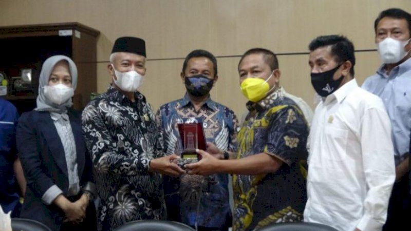 Kunjungan kerja DPRD Gowa diterima langsung oleh legislator yang berada di Komisi II DPRD Banten. Foto: IST