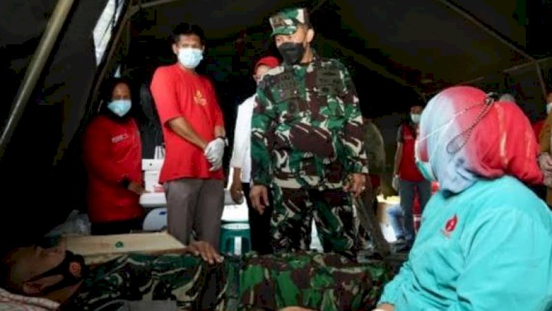 Donor darah Kodam XIV/Hasanuddin di Lapangan M. Jusuf, Jalan Urip Sumoharjo Makassar, Senin (31/5/2021).