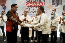 Abdul Hayat Kukuhkan Pengurus Four SMAPAT Makassar
