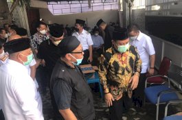 Plt Gubernur Sulsel Melayat ke Rumah Duka Putra M Roem