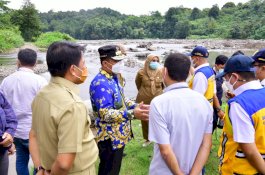 Plt Gubernur Sulsel Tinjau Perencanaan Jalan Tambang di Kawasan Sungai Jeneberang