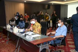 Hari Pertama Bertugas, Bupati Adnan Langsung Pimpin Raker APKASI dan APEKSI