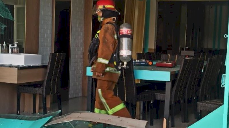 Restoran Sogogi Shabu & Grill, Jalan Pengayoman, Kota Makassar, Sulawesi Selatan, terbakar sekitar pukul 10.00 Wita, Rabu (2/6/2021). (Foto: Usman Pala/Rakyatku.com)