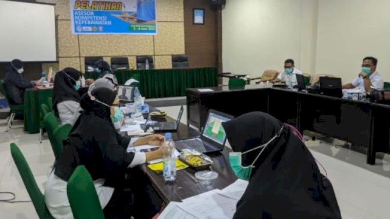 Delapan peserta mengikuti pelatihan secara virtual di Aula RSUD Andi Makkasau.