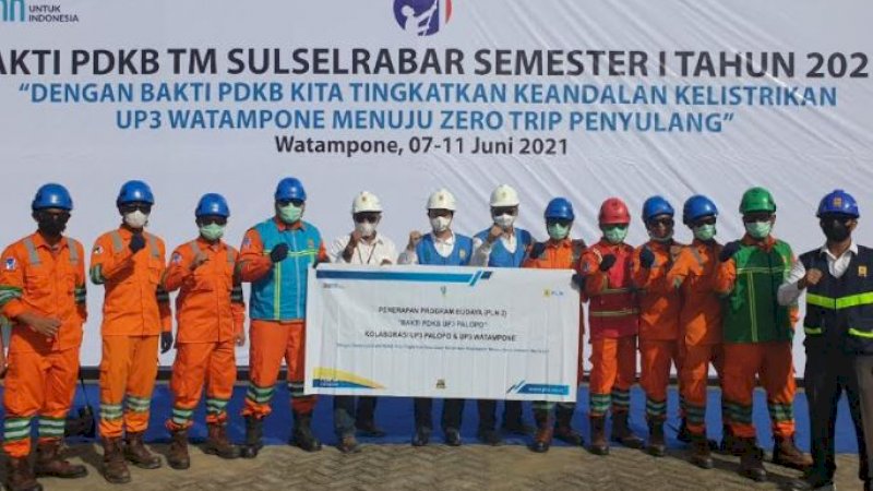 Bakti PDKB semester I di Kabupaten Bone, yang ditandai dengan upacara Bakti PDKB di Kantor PLN UP3 Watampone, Senin (7/6/2021).