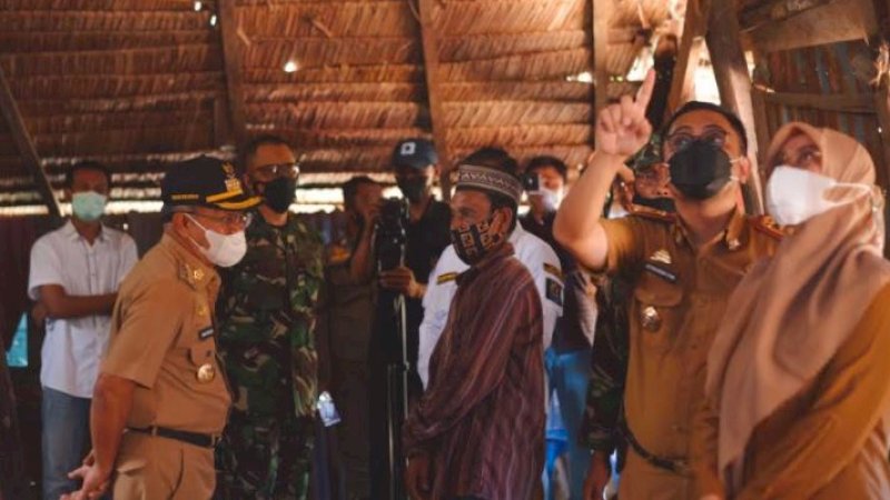 Bupati Jeneponto, Iksan Iskandar, bersama pejabat lain di Tamarunang Timur, Kelurahan Pabbiringa, Kecamatan Binamu, Selasa (8/6/2021).