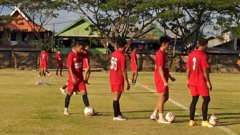 Latihan PSM Makassar di di Lapangan Bosowa Sport Center (BSC), Jalan Teuku Umar, Kota Makassar, Selasa (8/6/2021). (Foto: Usman Pala/Rakyatku.com)