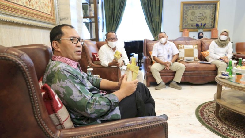Wali Kota Makassar, Mohammad Ramdhan Pomanto, saat menerima kunjungan Bulog Sulselbar di kediaman pribadinya, Jalan Amirullah, Makassar, Rabu (9/6/2021).