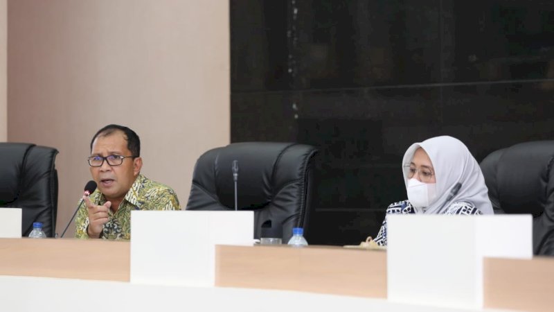 Danny Pomanto dan Fatmawati Rusdi saat memimpin Rapat Kordinasi membahas RPJMD di Ruang Sipakatau, Kamis (10/6/21). 