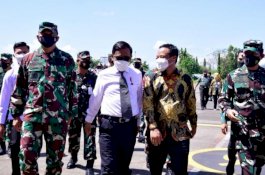 Plt Gubernur Sulsel Dampingi Menkopolhukam Saksikan Simulasi Force Down Pesawat Asing