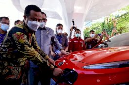 Peluncuran Stasiun Pengisian Kendaraan Listrik Umum, Plt Gubernur Sulsel: Lebih Ramah Lingkungan dan Hemat