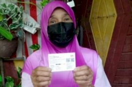 Wanita 76 Tahun Ini Nekat Jalan Kaki Berkilo-kilo Meter untuk Vaksinasi karena Tak Ingin Repotkan Anak