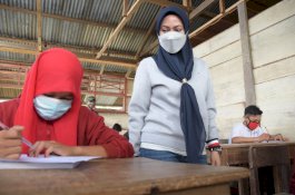 Bupati Luwu Utara Tinjau Pelaksanaan Ujian Sekolah di Seko