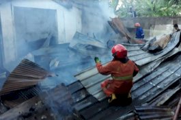 Subuh-Subuh, 5 Unit Rumah Ludes dalam Kebakaran di Makassar