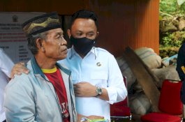 Dorong Pertanian Alami, Bupati Bantaeng Salurkan Bantuan Pupuk Organik