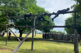 Bukan Duduk Manis, Lihat Foto-Foto Kerasnya Latihan Tentara Wanita di Makassar