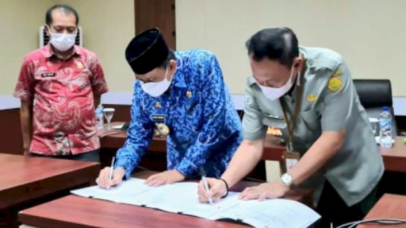 penandatanganan nota kesepahaman antara Pemkab Wajo dengan Polbangtan Gowa di Aula Kantor Bapelitbangda Wajo, Sengkang, Kamis (17/6/2021).