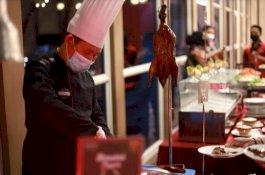 Asyiknya Barbekuan di Hotel Aston, Bisa Nikmati Pemandangan 360 Derajat Makassar