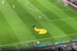 Sniper Tinggal Menarik Pelatuk, Penerjun Payung yang Masuk Stadion Nyaris Ditembak Mati