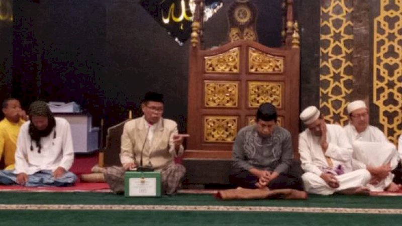 Tausiah subuh di di Masjid Agung Jeneponto, Jumat (18/6/2021).
