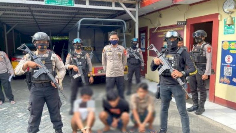 Gunakan Identitas Polisi, Tiga Preman Dibekuk Personel Polda Sulsel