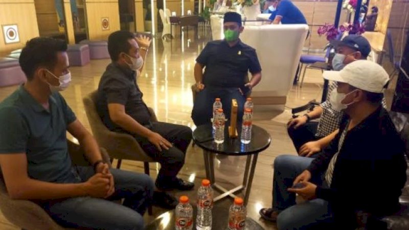 Anggota Komisi A DPRD Makassar saat sidak di Hotel La'Riz, Sabtu malam (19/6/2021).