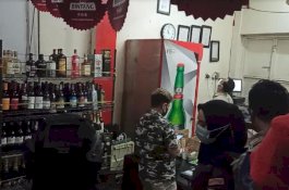 Tak Melulu Kerumunan, Satgas Raika Sisir Tempat Penjualan Minuman Beralkohol