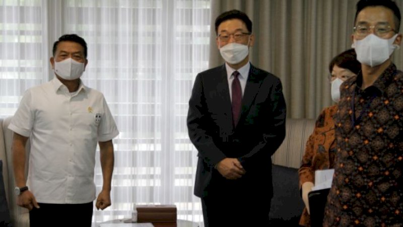 Kepala Staf Kepresidenan, Moeldoko, bersama Duta Besar Korea Selatan untuk Indonesia, Park Tae-sung, di Gedung Bina Graha, Jakarta, Rabu (23/6/2021). (Foto: Kantor Staf Kepresidenan RI)