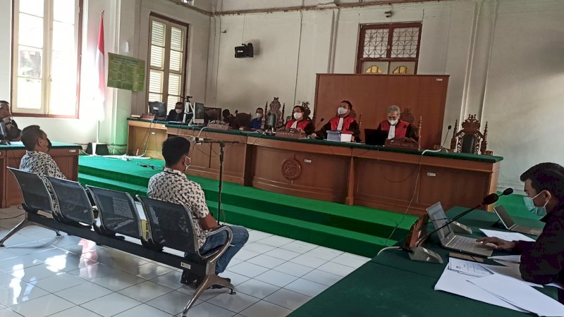 Suasana sidang dengan terdakwa Agung Sucipto, di PN Makassar.